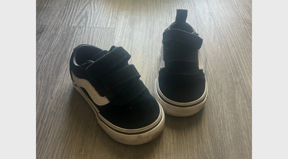 Vans toddler old skool V sneakers size 4